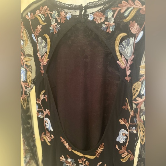 Free People Size-8 Black Minidress in black mesh w embroidery & sexy open back - Picture 3 of 9
